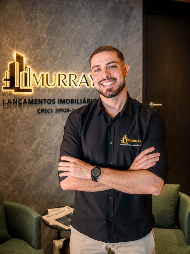 Helio Albuquerque no escritório de lançamentos imobiliários